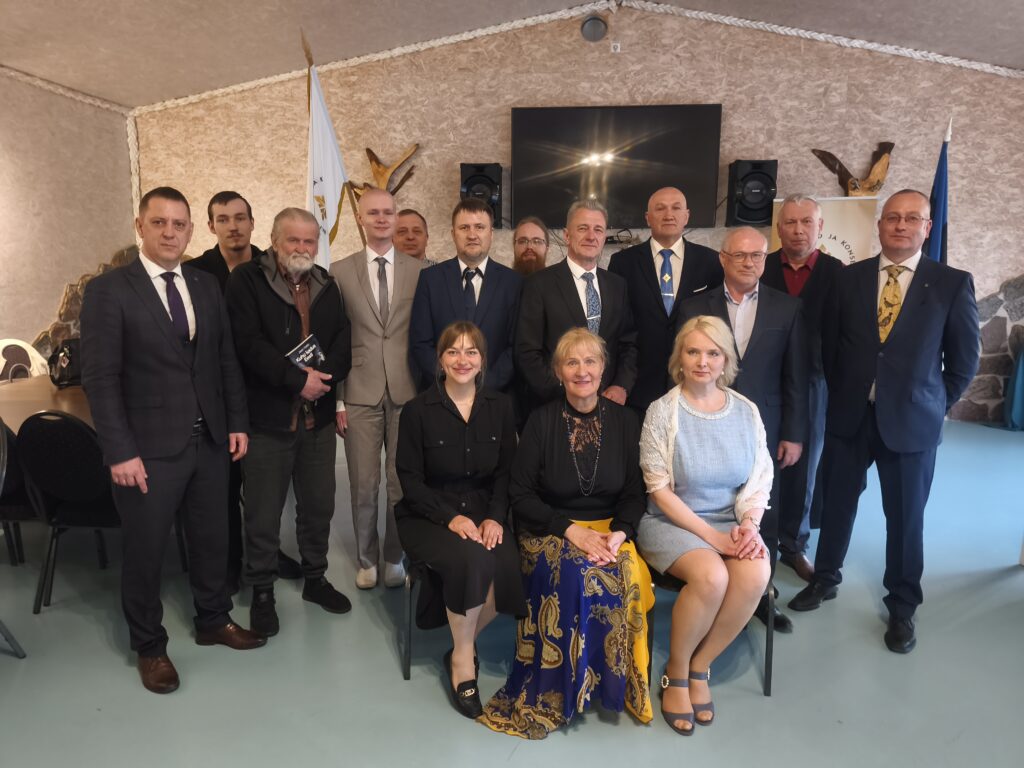 Pühapäeval 3. mail, Tartumaal, Mõrrakuuris toimus erakond Eesti Rahvuslased  ja Konservatiivid üldkoosolek. Kus valiti erakonnale uus esimees, aseesimehed ja ju